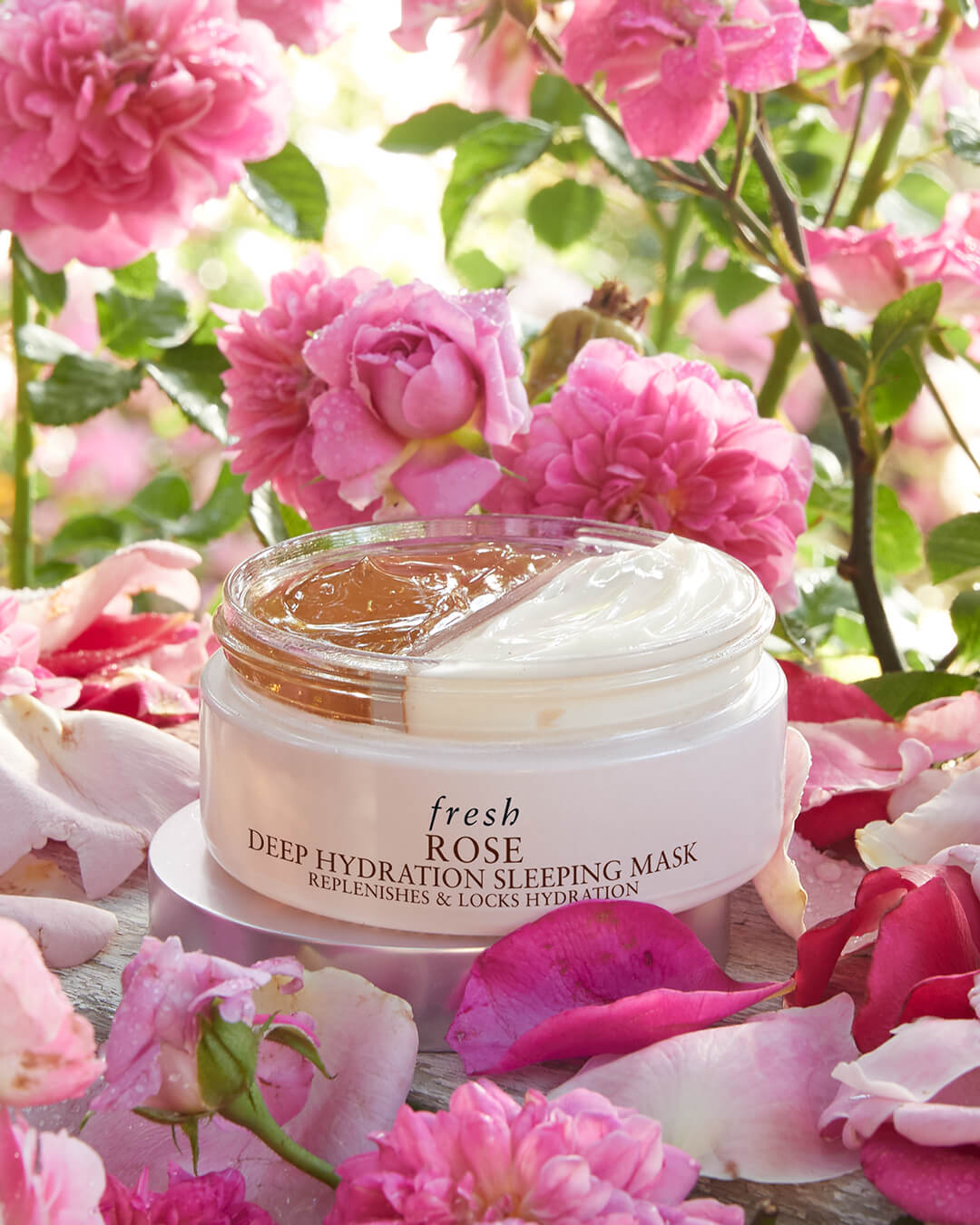 Fresh Rose Deep Hydration Sleeping Mask 70 ml. มาสก์ทรีทเมนท์ 2 ขั้นตอนที่ได้รับการออกแบบมาเพื่อคืนความชุ่มชื้น พร้อมเก็บกักความชุ่มชื้น ไว้ภายใต้ชั้นผิวตลอดคืน เพื่อผลลัพธ์สู่ผิวอ่อนนุ่ม เปล่งปลั่ง ดูอิ่มน้ำ ในยามเช้า